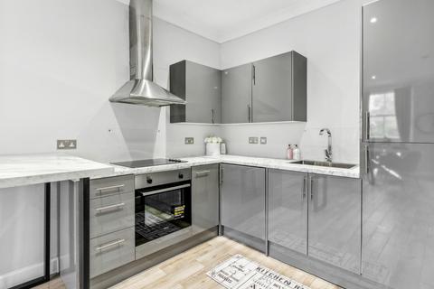 3 bedroom flat for sale, Stanhope Gardens, London, SW7