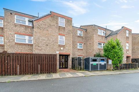 1 bedroom flat for sale, Lupton Close, London