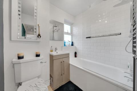 1 bedroom flat for sale, Lupton Close, London