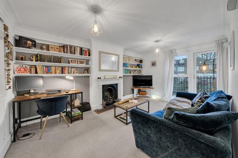 11 Lupton Close, London, SE12 0DR