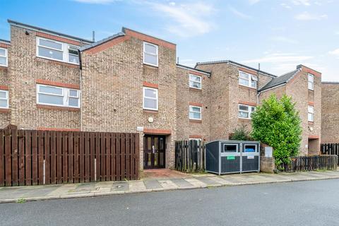 11 Lupton Close, London, SE12 0DR
