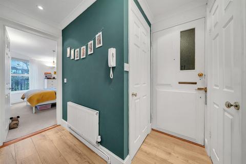 11 Lupton Close, London, SE12 0DR
