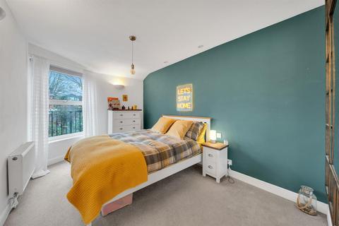 11 Lupton Close, London, SE12 0DR