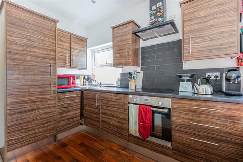 2 bedroom flat for sale, Ninian Road, Cardiff CF23