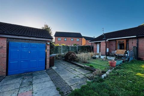 1 bedroom semi-detached bungalow for sale, Meadow Croft, Wakefield WF1