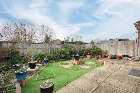 9 Perram Close, Broxbourne, EN10 6AT