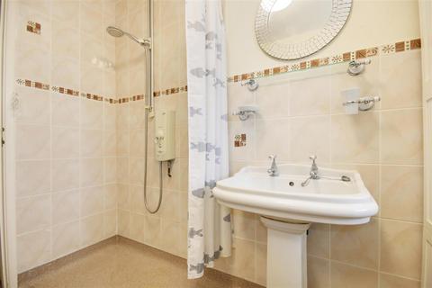 9 Perram Close, Broxbourne, EN10 6AT