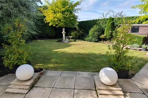 2 Phoenix Drive, Keston, BR2 8HS