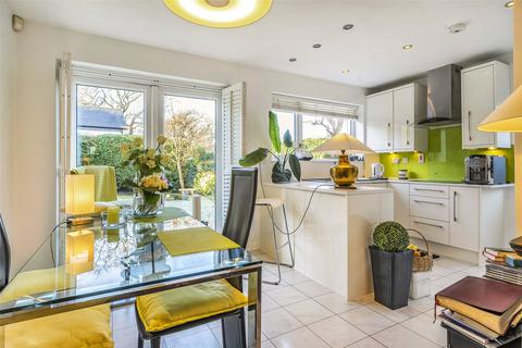 2 Phoenix Drive, Keston, BR2 8HS