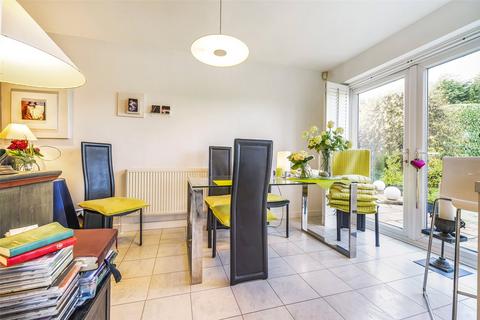 2 Phoenix Drive, Keston, BR2 8HS