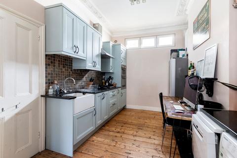 2 bedroom flat to rent, Upham Park Road, London W4