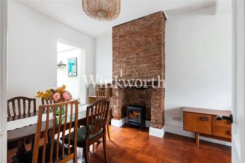 70 Station Crescent, London, N15 5BE