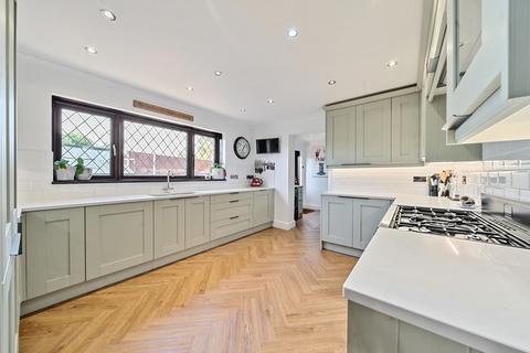 4 bedroom detached house for sale, Broxbourne Road, Orpington