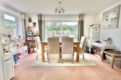 18 Bevyl Road, Parkgate, Neston, CH64 6RR