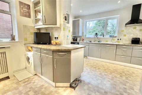 18 Bevyl Road, Parkgate, Neston, CH64 6RR