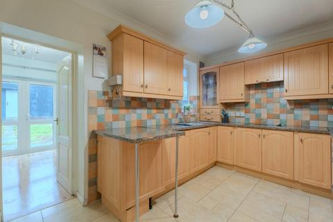 4 bedroom semi-detached house for sale, Springfield Avenue, Sedgley