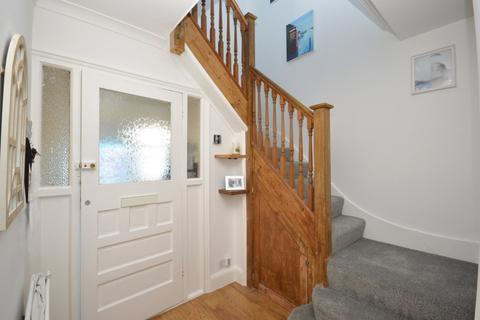 4 Walton Gardens, Folkestone, CT19 5PP