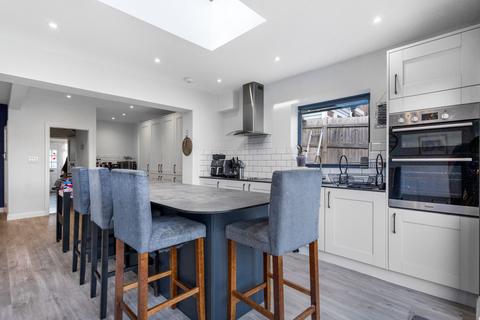 4 Walton Gardens, Folkestone, CT19 5PP