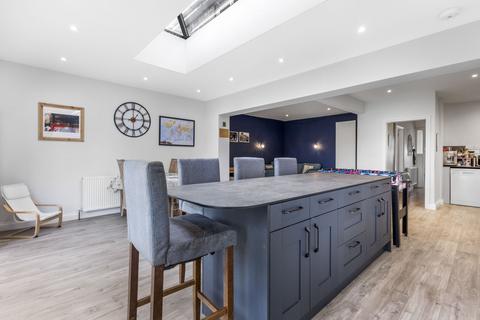 4 Walton Gardens, Folkestone, CT19 5PP