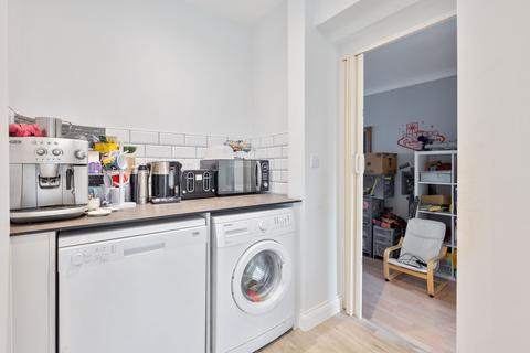 4 Walton Gardens, Folkestone, CT19 5PP