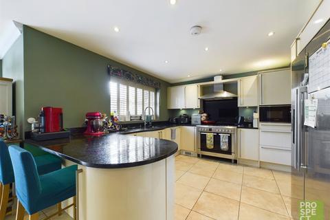 5 bedroom detached house for sale, Barkham Road, Wokingham, Berkshire, RG41