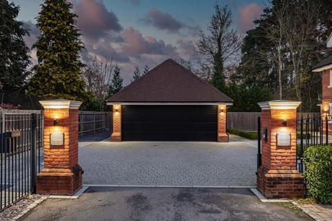 5 bedroom detached house for sale, Finchampstead Road, Wokingham RG40