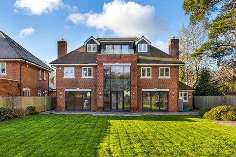 5 bedroom detached house for sale, Finchampstead Road, Wokingham RG40