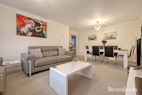 2 bedroom apartment for sale, Hall Lane, Upminster, RM14