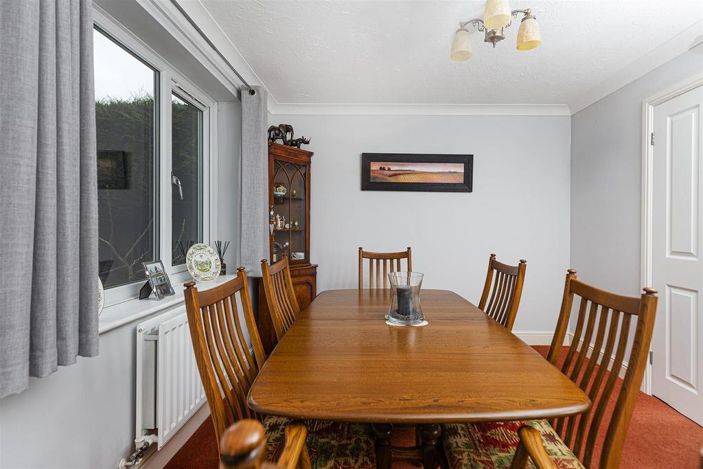 Bramleys Estate Agents - Blacksmiths Fold (16.).jp