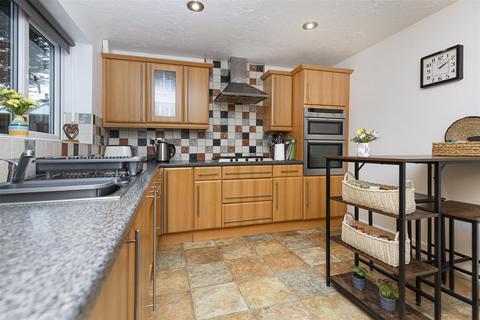 20 Blacksmiths Fold, Almondbury, Huddersfield, HD5 8XH