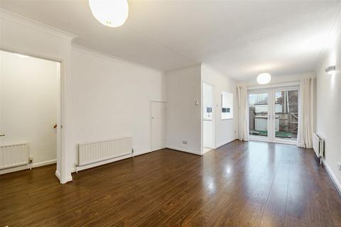 22 Madeira Road, West Byfleet, KT14 6DE