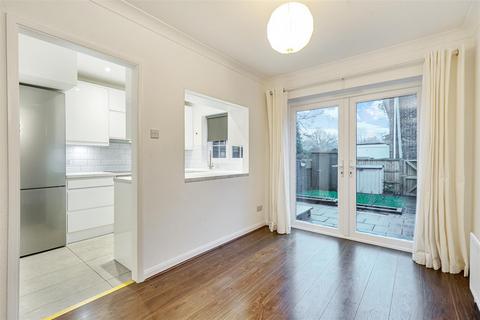22 Madeira Road, West Byfleet, KT14 6DE