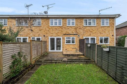 22 Madeira Road, West Byfleet, KT14 6DE