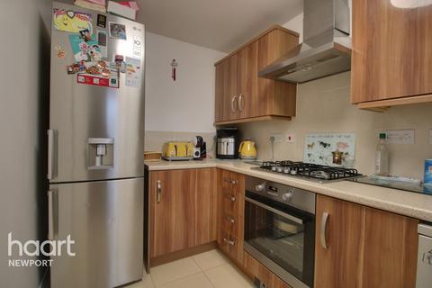 3 bedroom end of terrace house for sale, Lysaght Gardens, Newport