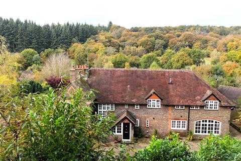 5 bedroom detached house for sale, Midhurst Road, Haslemere, GU27