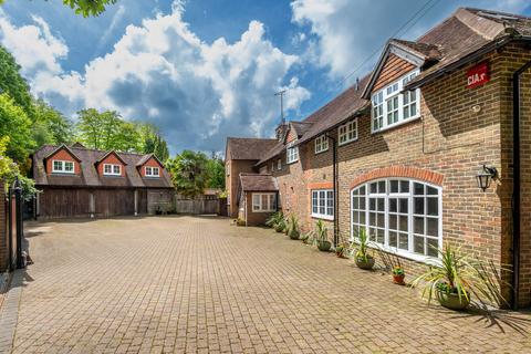 5 bedroom detached house for sale, Midhurst Road, Haslemere, GU27
