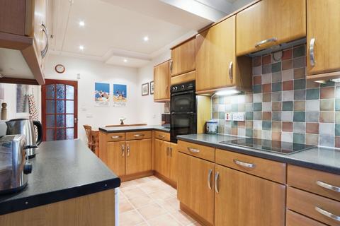 4 bedroom semi-detached house for sale, Burniston Road, Hull, East Riding of Yorkshire, HU5 4JX