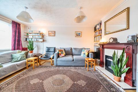 3 bedroom property for sale, Banning Street, London