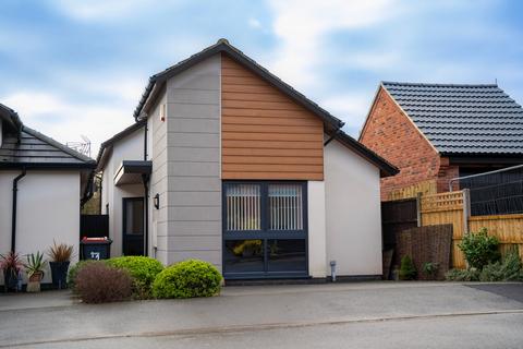 2 bedroom detached bungalow for sale, Meadow Croft Gardens, Hucknall, NG15