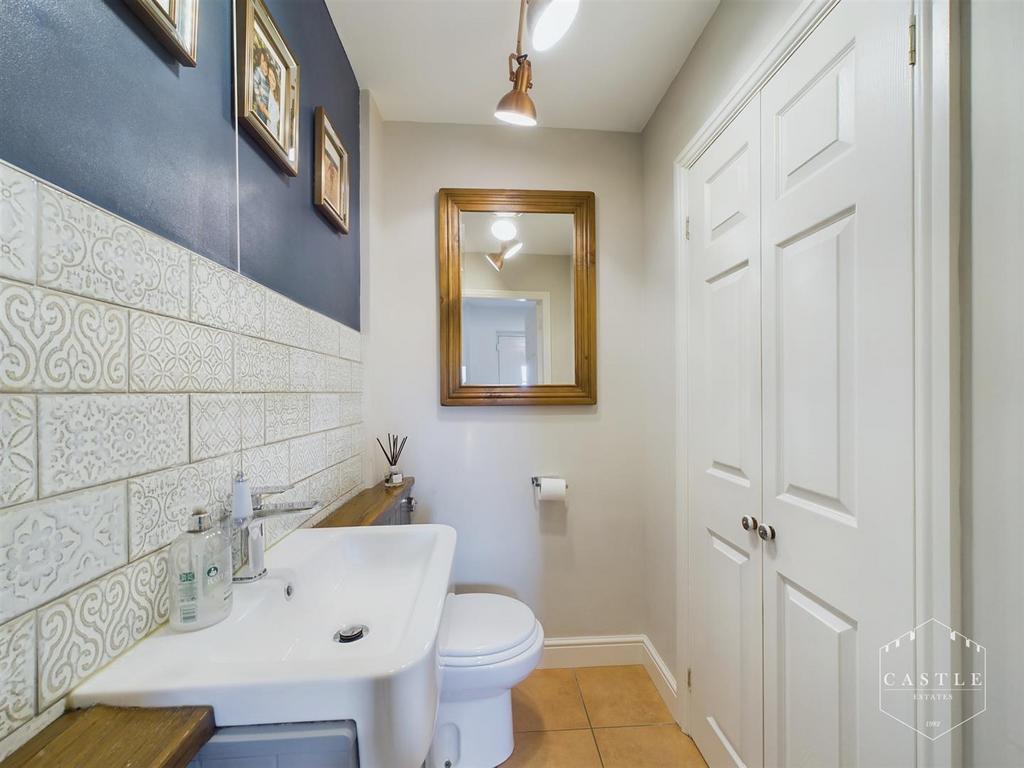 Guest cloakroom