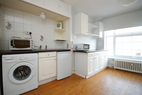 Studio for sale, High Street, Guildford