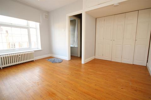 Studio for sale, High Street, Guildford