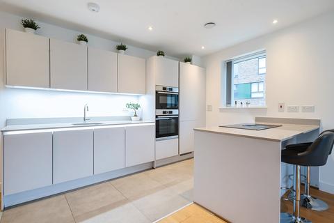 2 bedroom apartment for sale, West Parkside, London