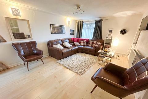 2 bedroom flat for sale, Merrington Close, Moorside