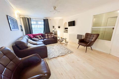 2 bedroom flat for sale, Merrington Close, Moorside