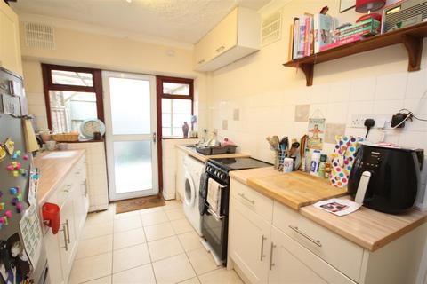 3 bedroom house to rent, South Road, Guildford