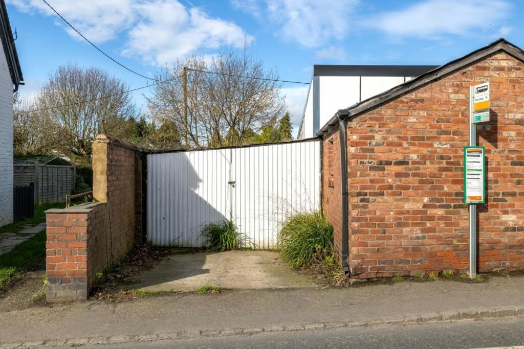 GARAGE & PARKING