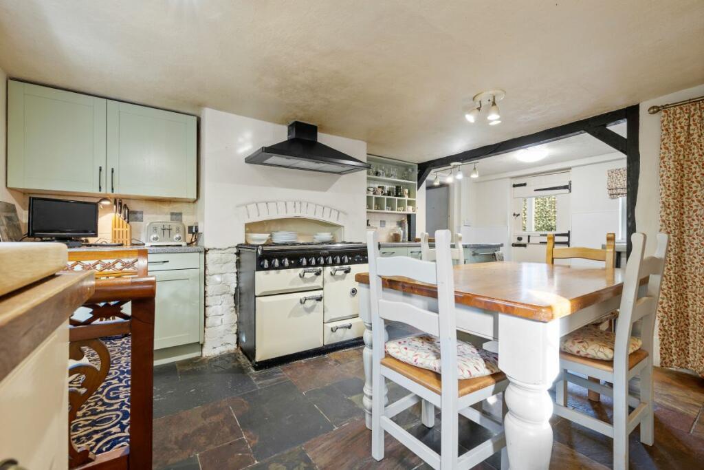 Kitchen dining room