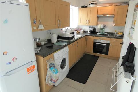 3 bedroom townhouse for sale, Valence Road, Leicester LE3