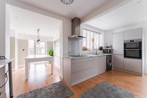 17 Heath Crescent, Norwich, NR6 6XD